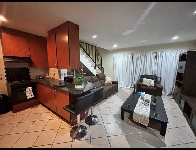 2 BEDROOM DUPLEX FOR SALE IN WILLOW GLEN